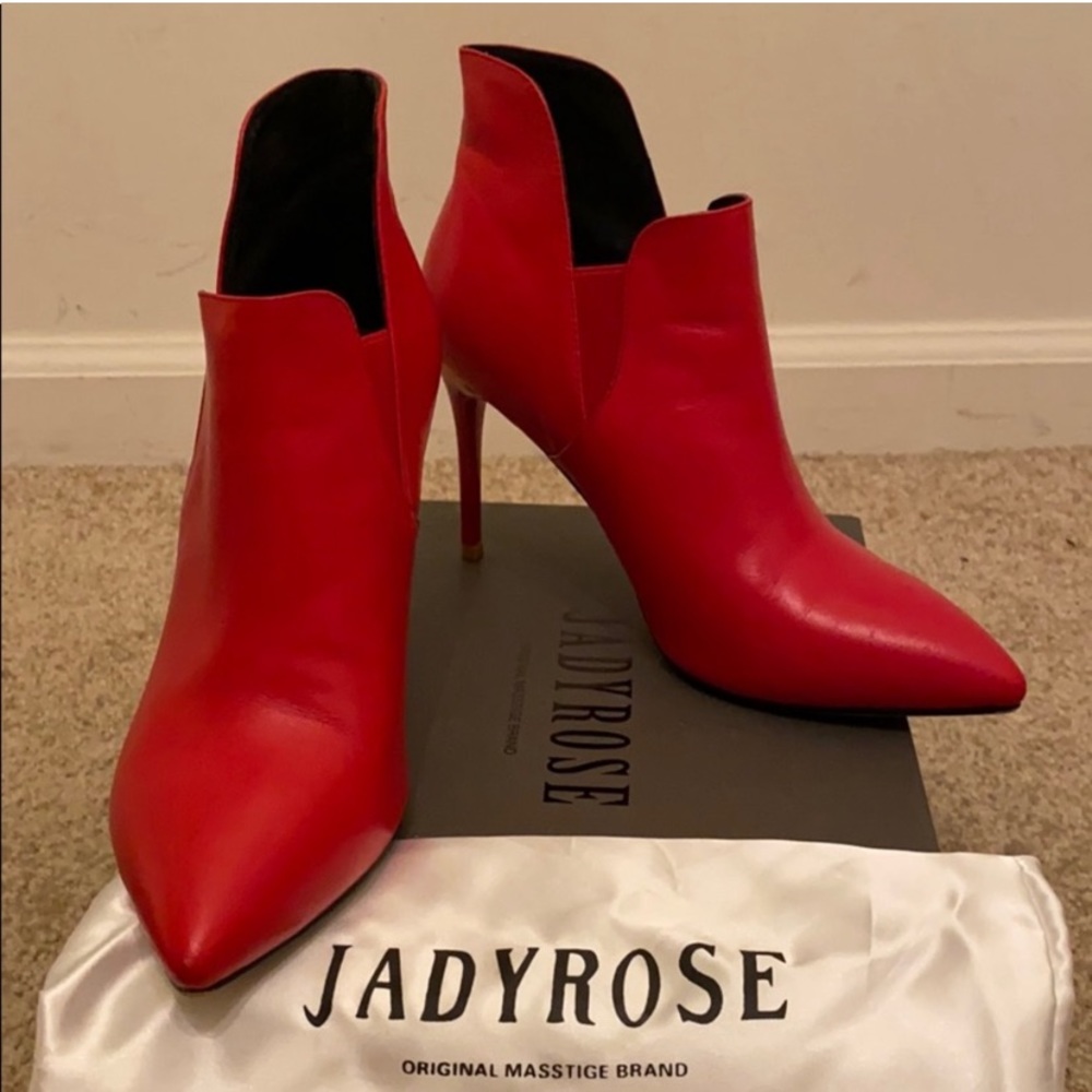 Jady Rose Elastic Pumps in Red